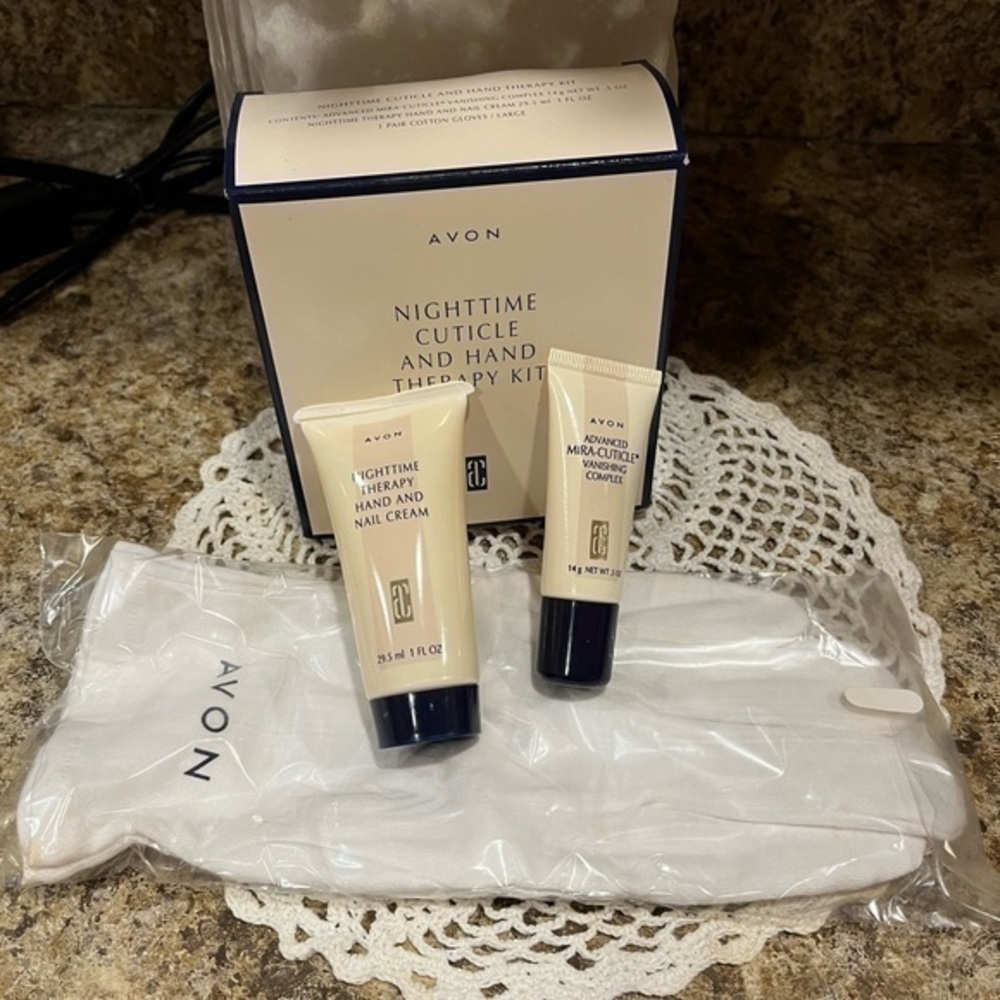 Avon Nighttime Cuticle and Hand Therapy Kit NIB